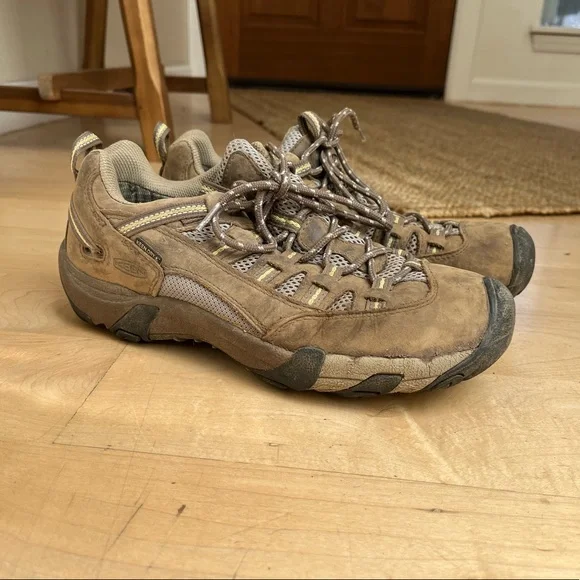 Women’s Keen hiking boots. Size 9.5 - Picture 1 of 2